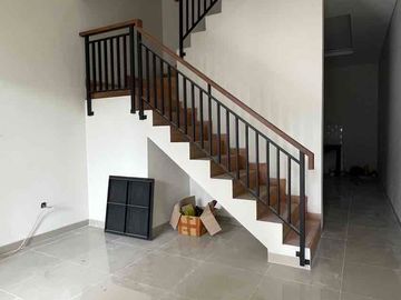 Dijual Rumah Baru 3 Lantai di Dalam Komplek Green Ville