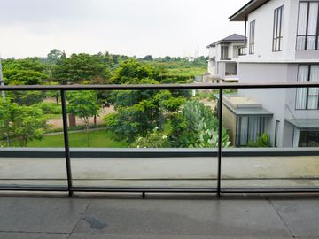 Garden residence At Emeralda Golf Cimanggis