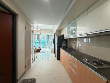 ONE UPTOWN RESIDENCE: 1BR for SALE, 55.5 sqm, Fully furnished, 1 parking, P16.9M