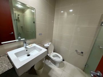 ONE UPTOWN RESIDENCE: 1BR for SALE, 55.5 sqm, Fully furnished, 1 parking, P16.9M