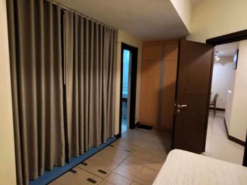 Three Central Makati 2BR w/Balcony and Parking for Sale (Php 16m)