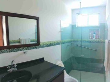 HERMOSA CASA CAMPESTRE ESQUINERA 4 HABITACIONES, CON PISCINA TIPO ROMANA.