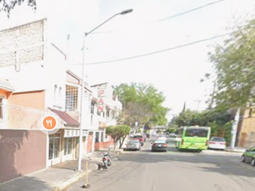 CASA EN AZCAPOTZALCO MUY AMPLIA, ACABADOS DE LUJO, CUE YA CON TODOS LOS SERVCIOS Y AMENIDADES.