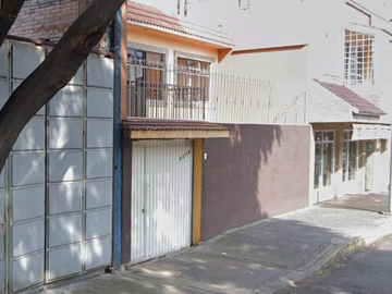 CASA EN AZCAPOTZALCO MUY AMPLIA, ACABADOS DE LUJO, CUE YA CON TODOS LOS SERVCIOS Y AMENIDADES.
