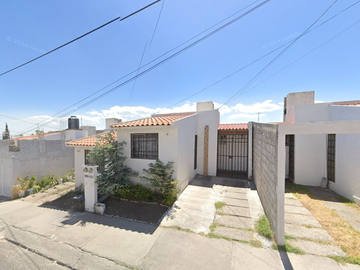 CASA EN VENTA EN JARDINES DE VILLAS DE SANTIAGO, QUERETARO.