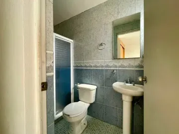 CASA EN VENTA EN JARDINES DE VILLAS DE SANTIAGO, QUERETARO.