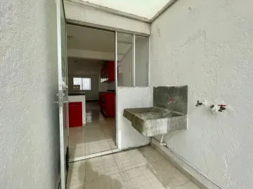CASA EN VENTA EN JARDINES DE VILLAS DE SANTIAGO, QUERETARO.