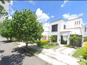 CASA EN VENTA EN FRACCIONAMIENTO GRAN SANTA FE CD CAUCEL MÉRIDA YUCATÁN