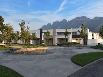 sa Casa en Venta en SECTOR ALBERDI EN FRACC. MONTENOVA a 30 mnts. del Aeropuerto I. de Monterrey Excelente Ubicación con Varias Amenidades