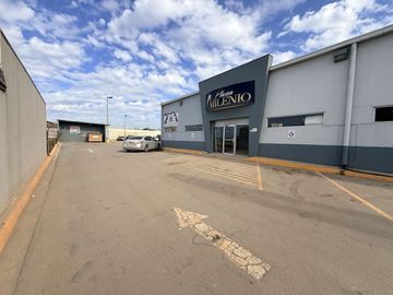 Nave Industrial en Venta y Amplio Estacionamiento en Ensenada