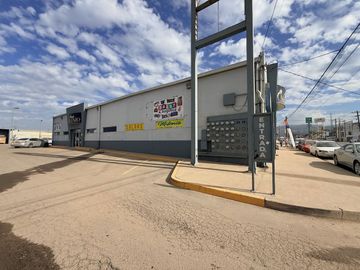 Nave Industrial en Venta y Amplio Estacionamiento en Ensenada