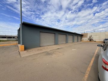 Nave Industrial en Venta y Amplio Estacionamiento en Ensenada