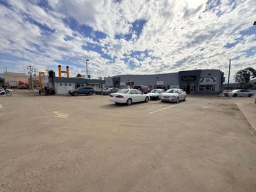 Nave Industrial en Venta y Amplio Estacionamiento en Ensenada