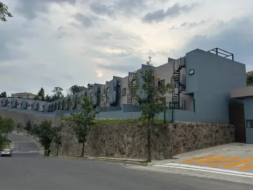 Hermosa Casa Nueva en Lago Esmeralda con Increíbles Vistas