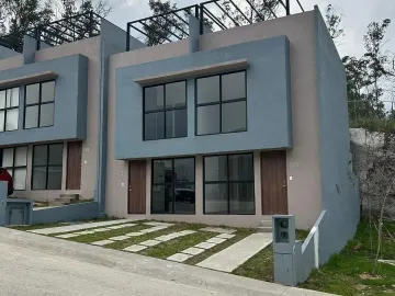 Hermosa Casa Nueva en Lago Esmeralda con Increíbles Vistas