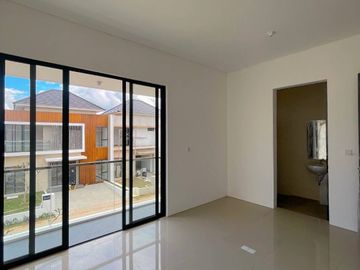 DIJUAL  Rumah 2 Lantai Siap Huni HOOK TENGAH di Luxe Hills CitraLand Megah