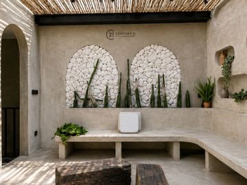 Rumah Mewah dengan Swimming Pool, Gym Room, dan Parkir 16 Mobil BTC 17834 JS