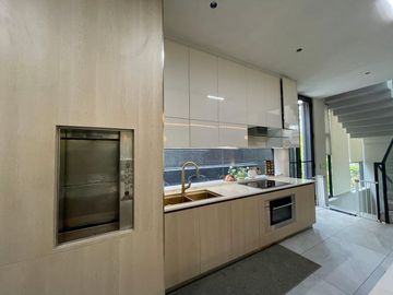 Alabang West, Daang-Hari Road, Las Piñas City Brand New House For Sale