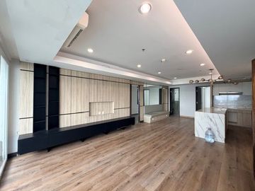 Apartemen royale springhill kemayoran 3 kamar 196 private lift termurah