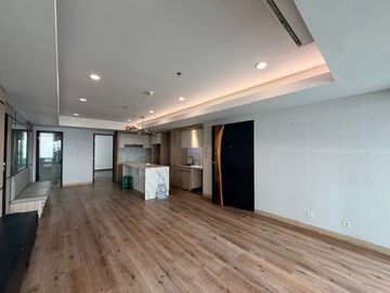 Apartemen royale springhill kemayoran 3 kamar 196 private lift termurah