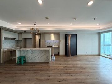 Apartemen royale springhill kemayoran 3 kamar 196 private lift termurah