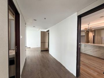 Apartemen royale springhill kemayoran 3 kamar 196 private lift termurah