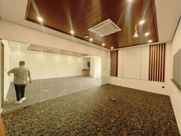 FREE PPN 0%. Sewa kantor office fully furnish [199m] PRAXIS Genteng dekat siloam tunjungan