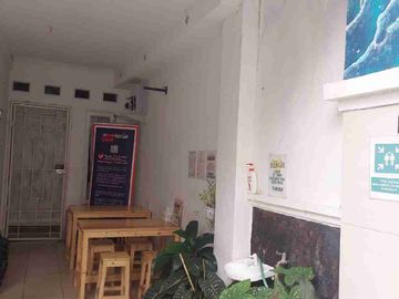 JUAL RUMAH TEBET TIMUR JAKARTA TIMUR SHM LOKASI PADAT PEMINAT COCOK BUAT KELUARGA BESAR ATAU RUMAH KOST BANGUNAN 3 LANTAI