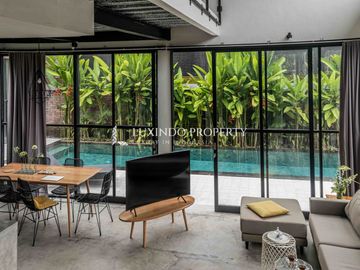DIJUAL VILLA DENGAN 6 KMAAR TIDUR DI TAMPAK SIRING