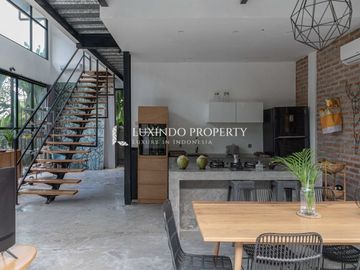 DIJUAL VILLA DENGAN 6 KMAAR TIDUR DI TAMPAK SIRING