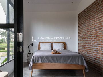 DIJUAL VILLA DENGAN 6 KMAAR TIDUR DI TAMPAK SIRING