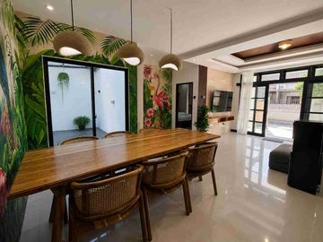 RUMAH MODERN MEWAH DI PANTAI SABA