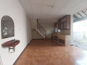 Rumah Bagus Siap Huni di Solo Baru