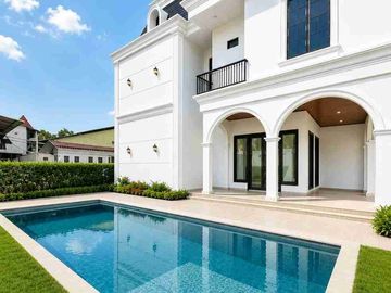 Jual rumah private pool siap huni dekat TB simatupang Jakarta Selatan