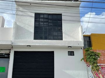 RENTA CASA CON LOCAL EN LA LOMA, QRO