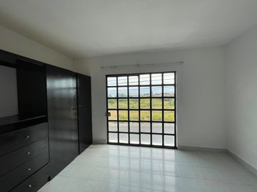 RENTA CASA CON LOCAL EN LA LOMA, QRO