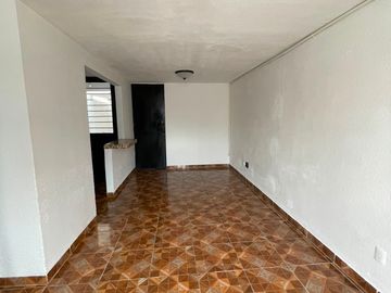 RENTA CASA CON LOCAL EN LA LOMA, QRO