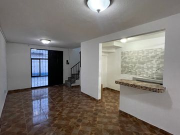 RENTA CASA CON LOCAL EN LA LOMA, QRO
