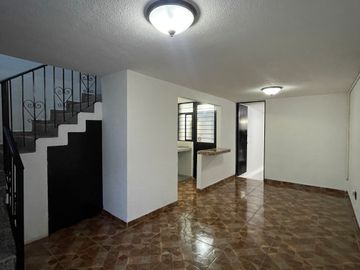 RENTA CASA CON LOCAL EN LA LOMA, QRO