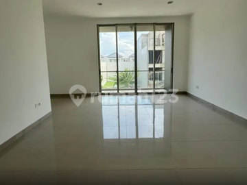 Rumah PIK2 Semi Furnished 2.5 Lantai Dekat Akses Tol
