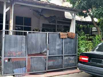 Di Sewakan Rumah Lama di Komplek Maleo Bintaro Sektor 9