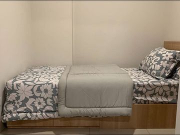 Disewakan 2 Bedroom Oak Tower B – Lantai 21, View Kolam Renang, Full Furnish, Halte Busway 5 Menit