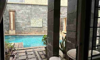 Dijual rumah 2 lantai, ada kolam renang. sangat  mewah ,   siap huni dan  nyaman,  di Kota Wisata. Bogor