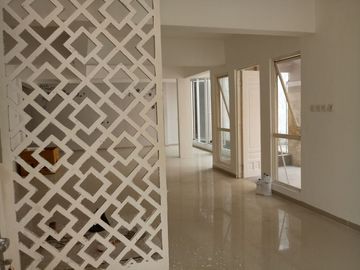 Rumah Taman Kencana 3 kamar semi furnished rapi layout lapang