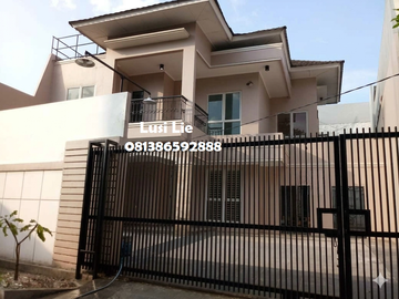 Rumah Taman Kencana 3 kamar semi furnished rapi layout lapang