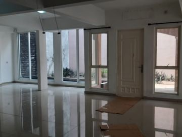 Rumah Taman Kencana 3 kamar semi furnished rapi layout lapang