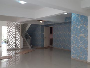 Rumah Taman Kencana 3 kamar semi furnished rapi layout lapang