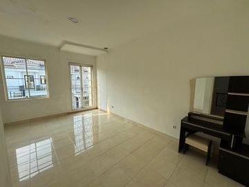 Rumah Gading Grande Kelapa Gading 6x18 108m2 3KT SHM Semi Furnish