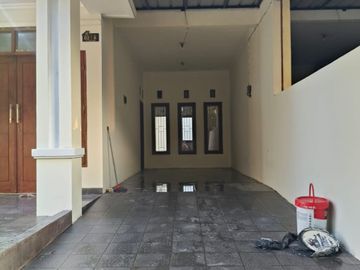 Disewakan rumah cakep siap renov di galaxy bekasi