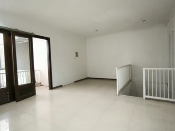 Rumah Margorejo Indah Hadap Selatan Row Jalan 3 Mobil Longgar